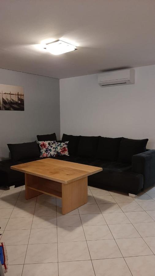 Moderne Souterrainwohnung Crikvenica Exterior foto