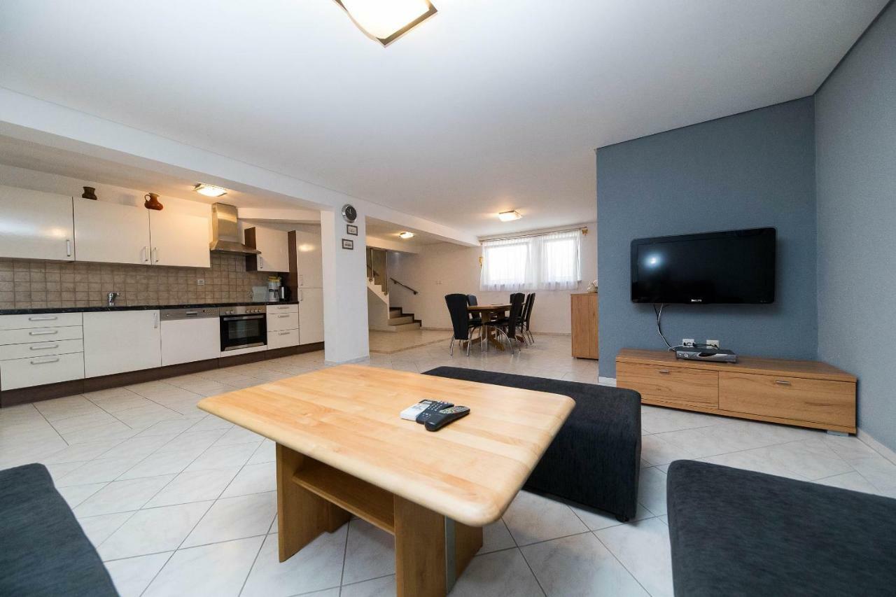Moderne Souterrainwohnung Crikvenica Exterior foto