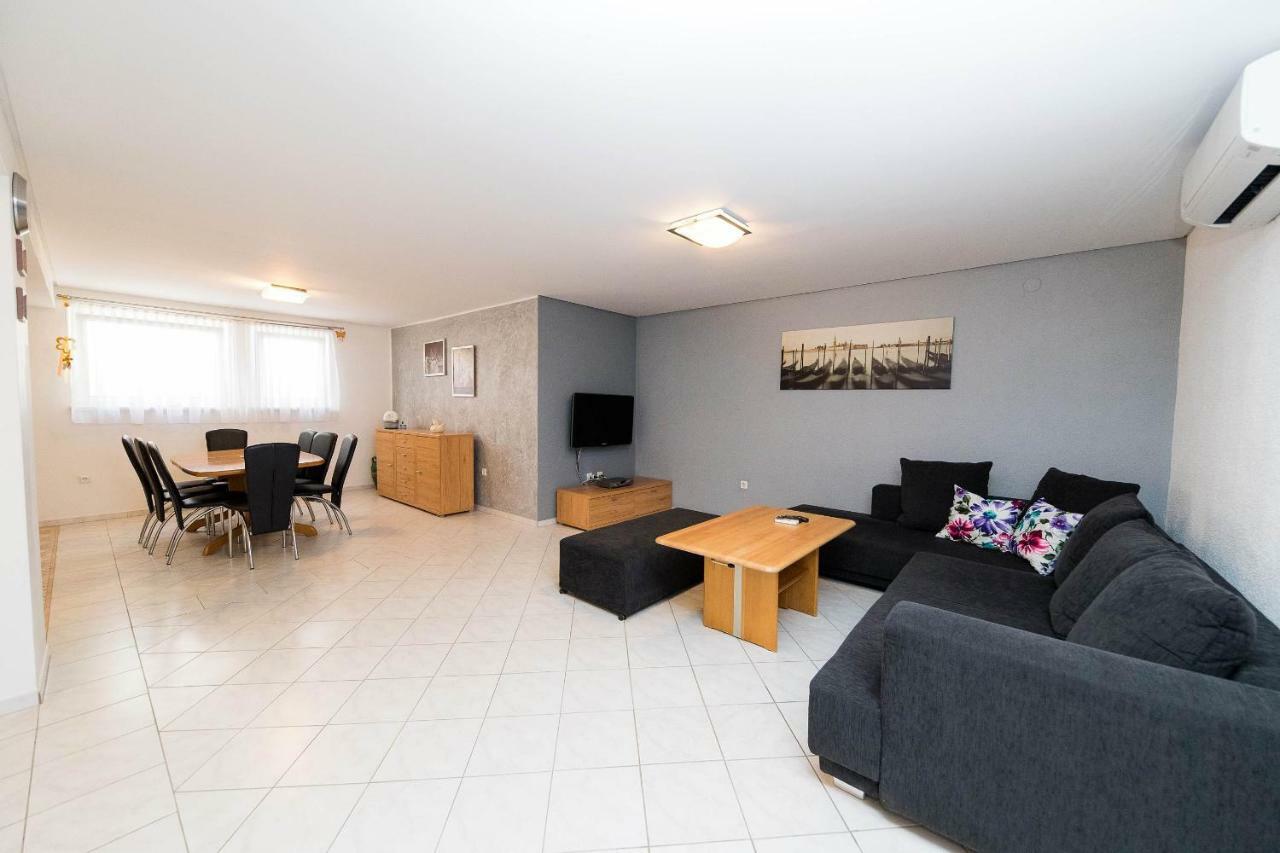 Moderne Souterrainwohnung Crikvenica Exterior foto