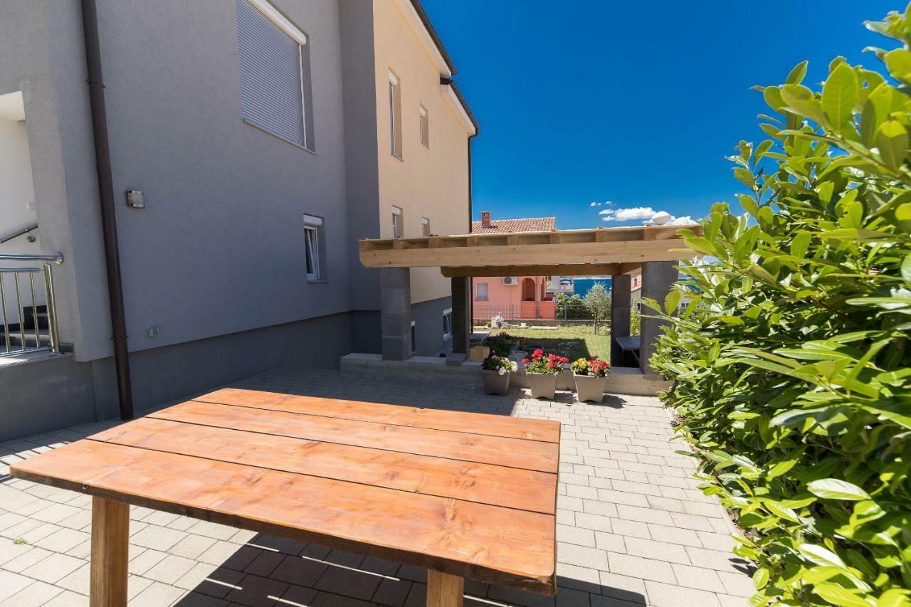 Moderne Souterrainwohnung Crikvenica Exterior foto