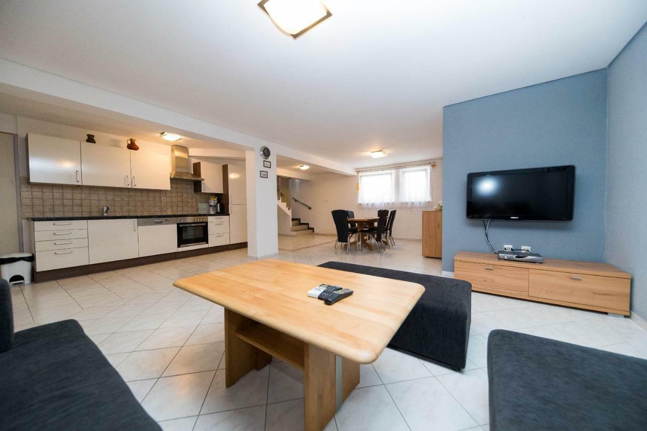 Moderne Souterrainwohnung Crikvenica Exterior foto