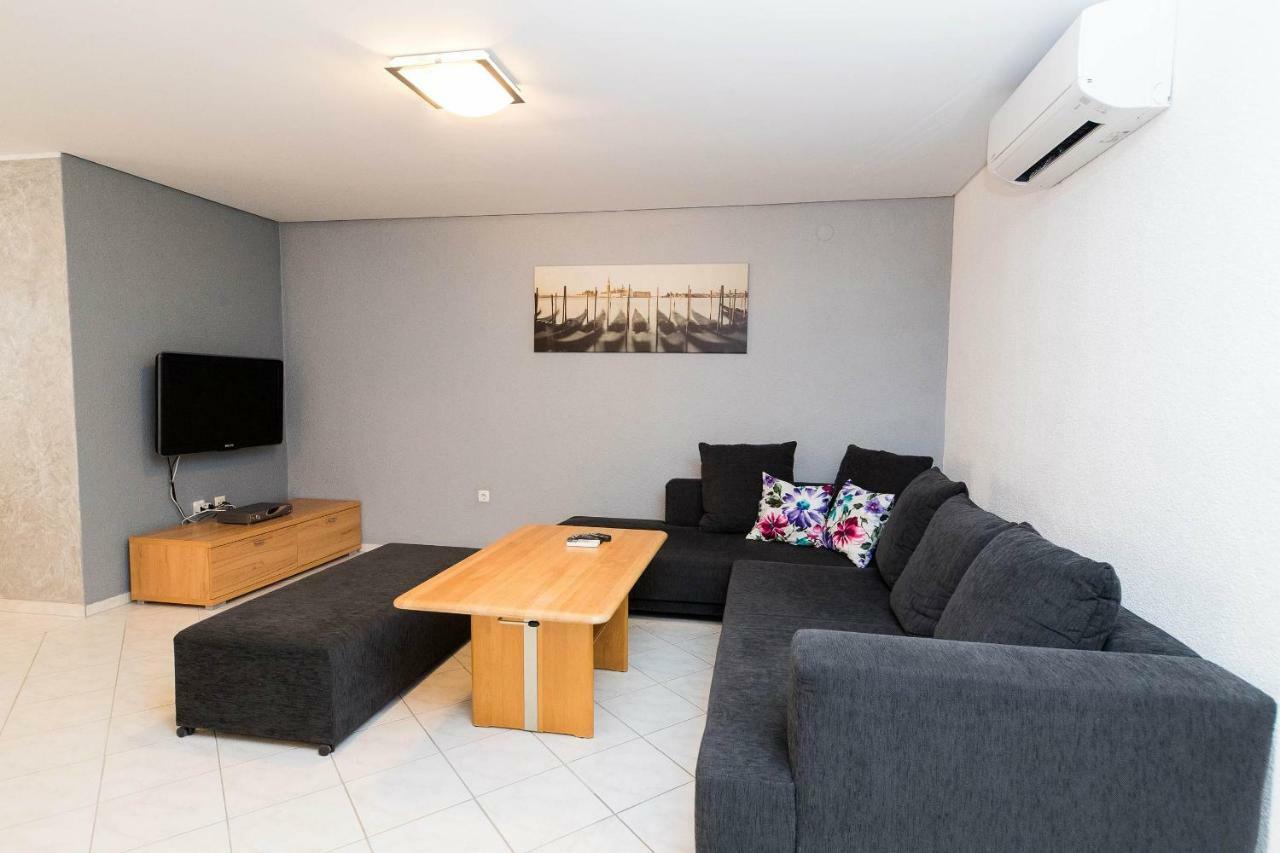 Moderne Souterrainwohnung Crikvenica Exterior foto