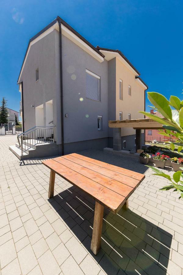 Moderne Souterrainwohnung Crikvenica Exterior foto
